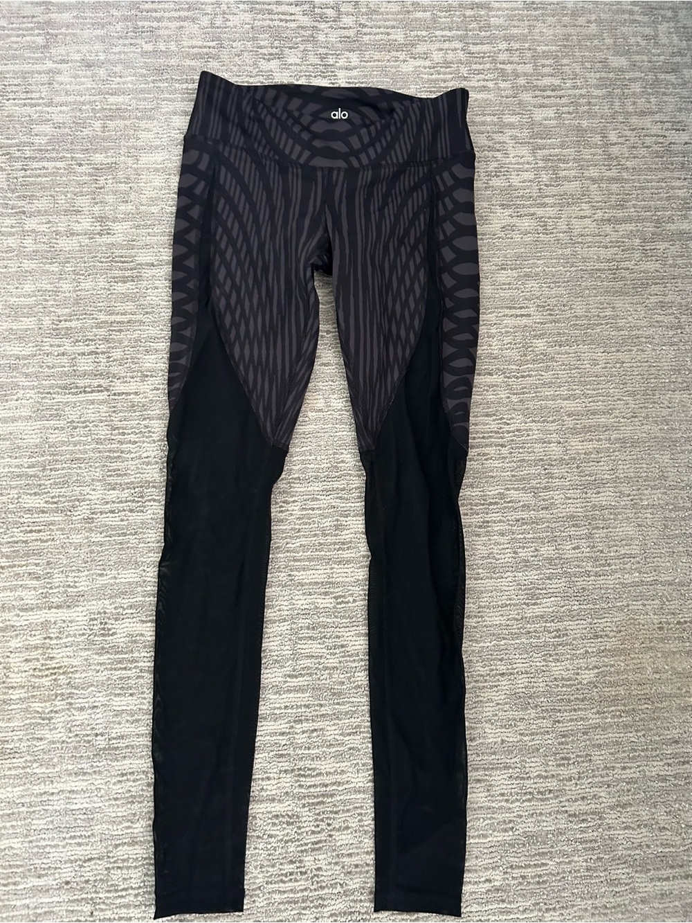 ALO Yoga Women’s Black & Charcoal Patterned Mesh Leggings